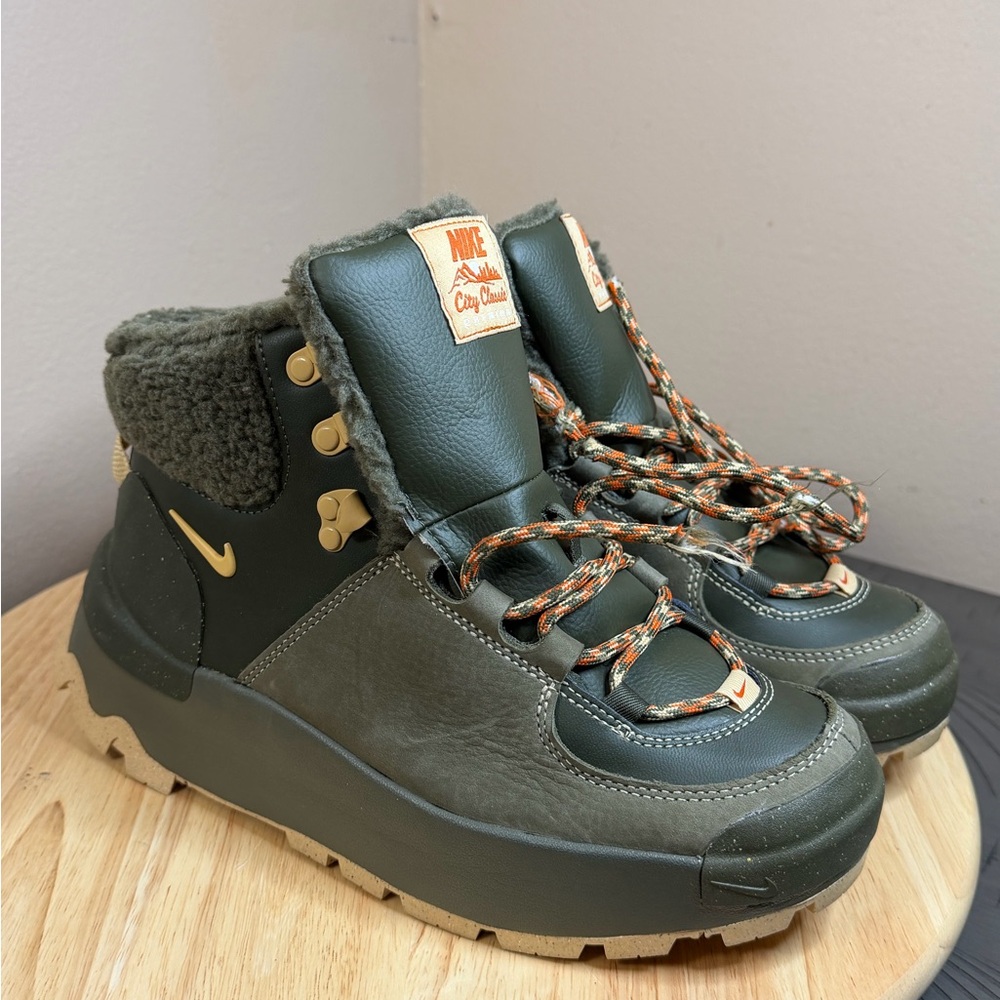Nike women’s City Classic Premium Waterproof Boots